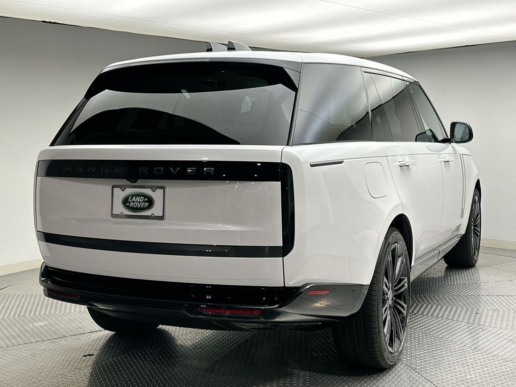 2025 Land Rover Range Rover SE 2