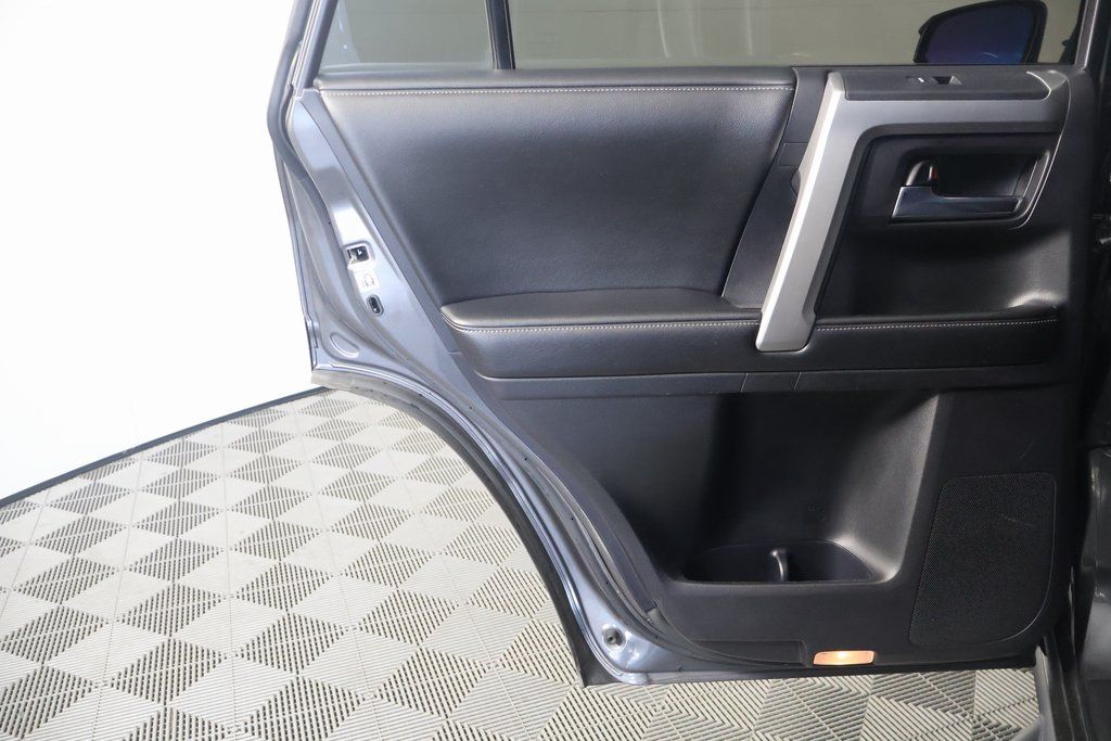 2015 Toyota 4Runner SR5 13