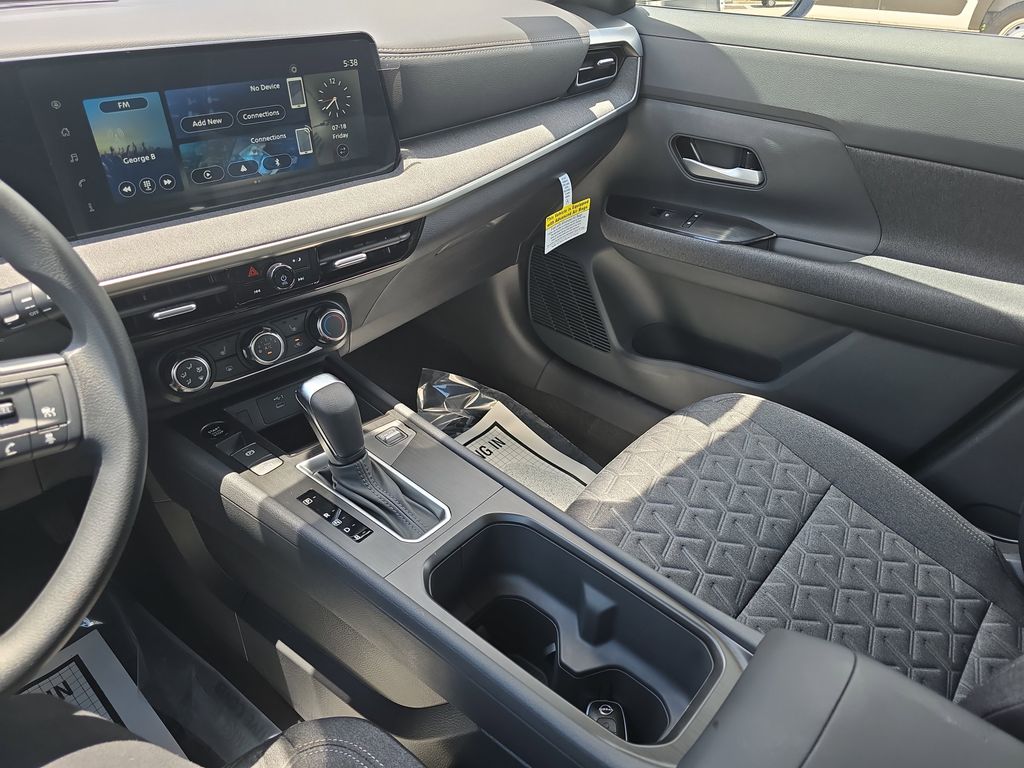 2025 Aspen White Tricoat/Super Black Nissan Kicks SV FWD SUV