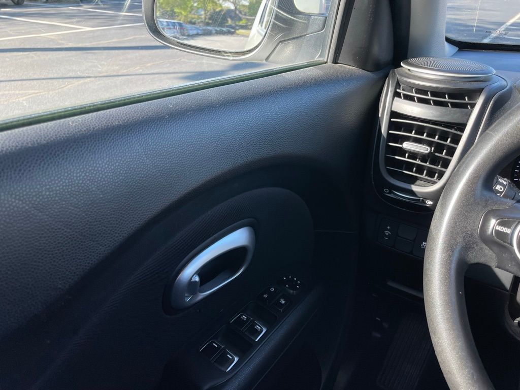 Thumbnail: 2018 Kia Soul - 21