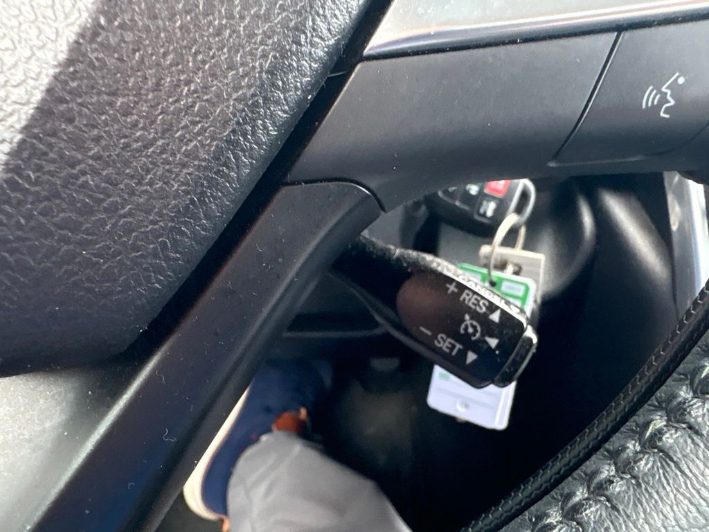 Used 2016 Black Toyota SE image 25