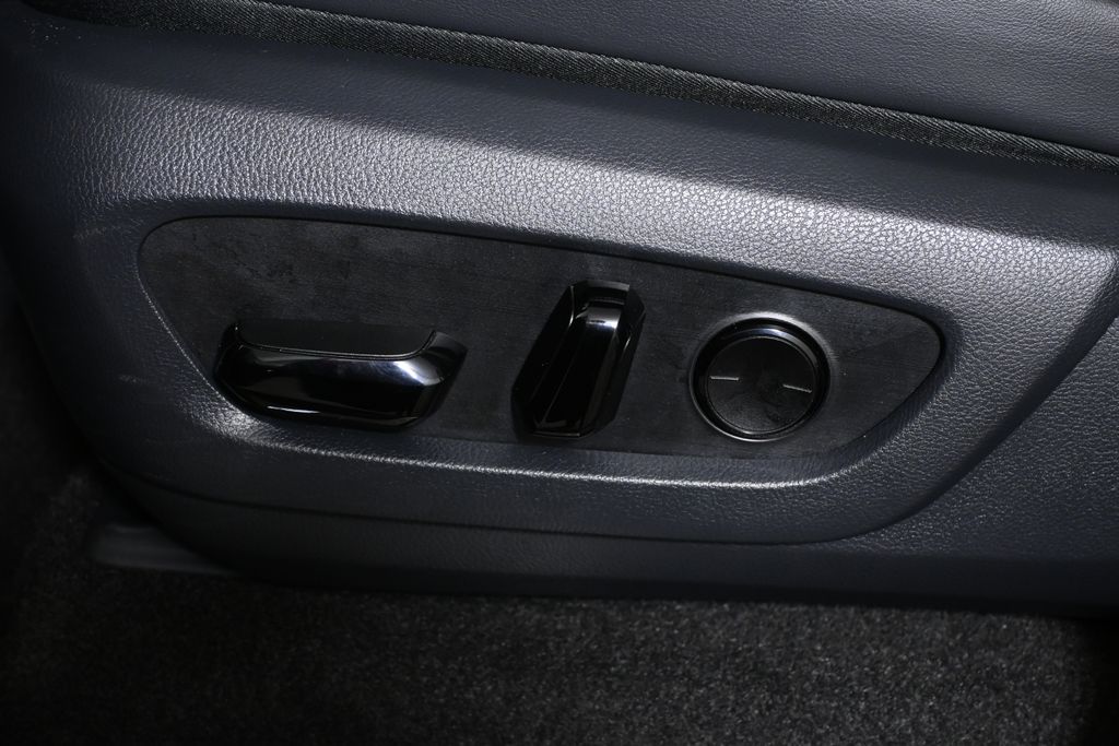 Thumbnail: 2025 Lexus GX - 28