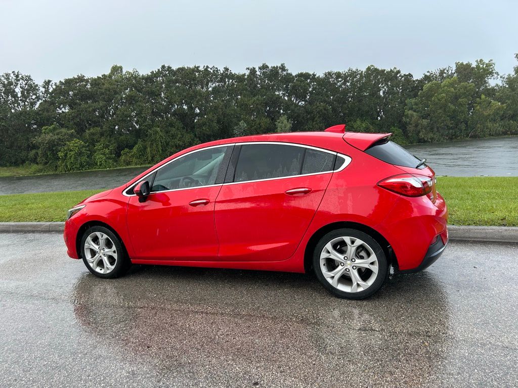 Thumbnail: 2017 Chevrolet Cruze - 3