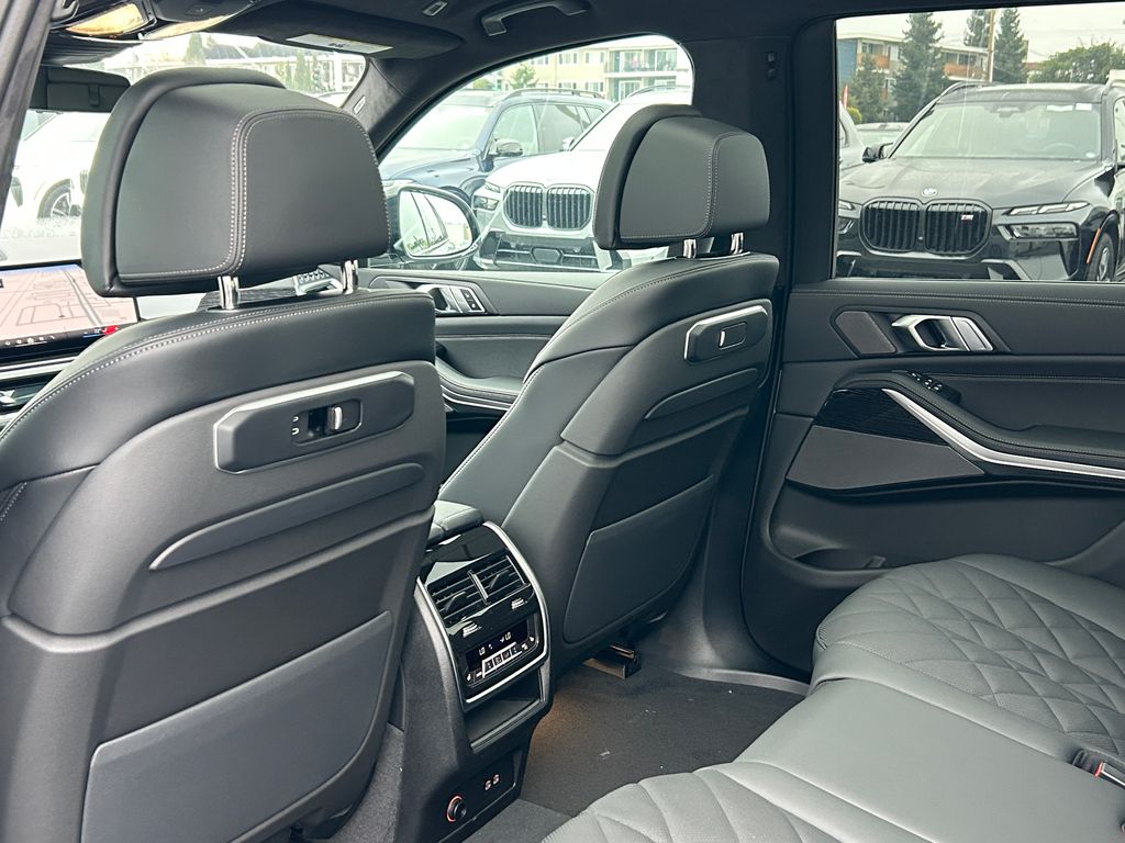 Thumbnail: 2026 BMW X7 - 31