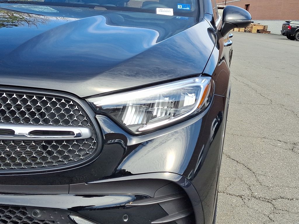 Thumbnail: 2026 Mercedes-Benz GLC - 9