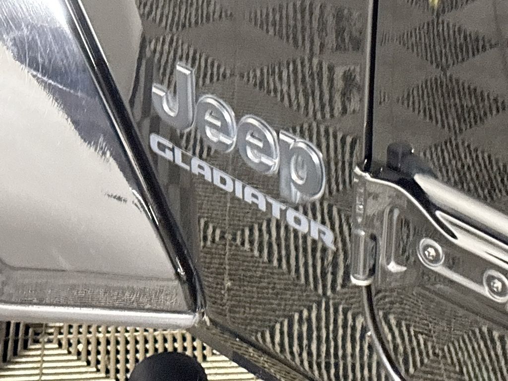 2022 Jeep Gladiator Sport