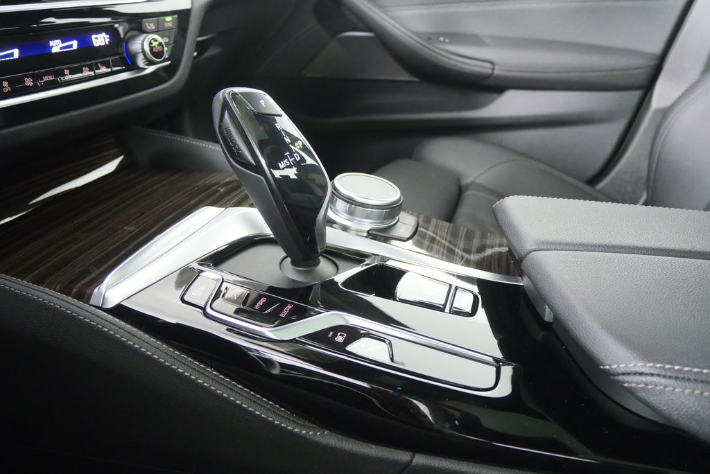 Thumbnail: 2023 BMW 5 Series - 27