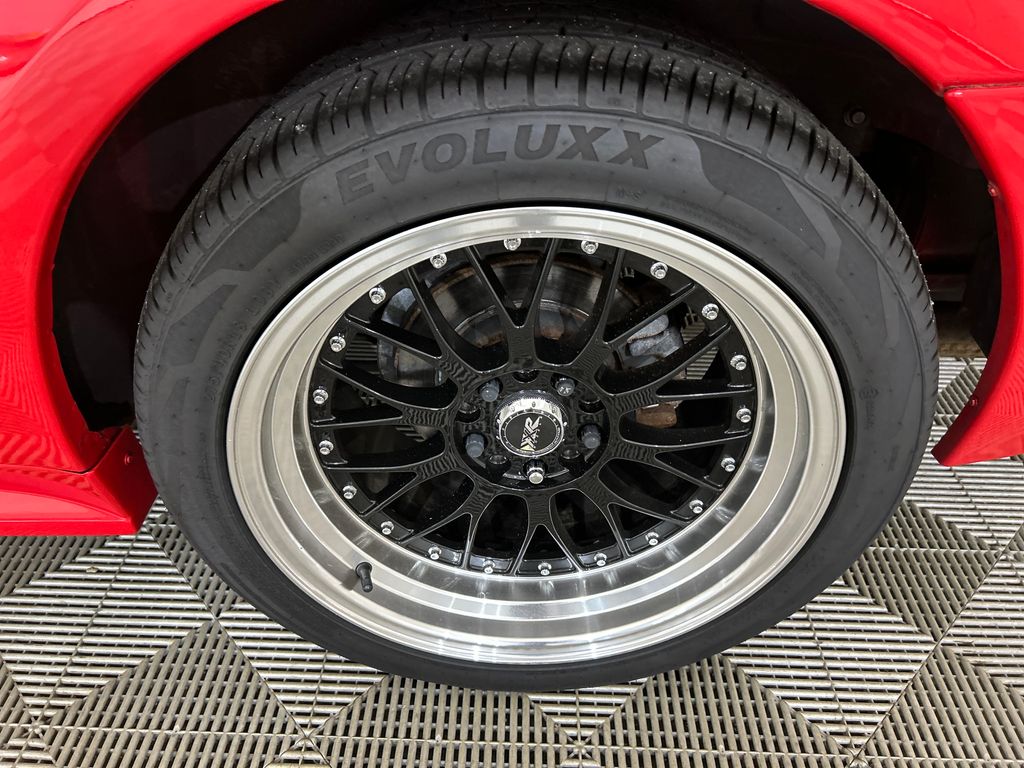 Used 2004 Red Ford GT image 9