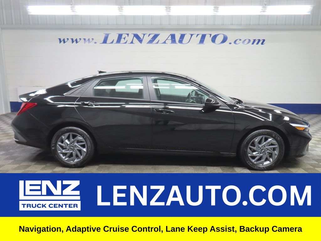 Abyss Black 2024 Hyundai Elantra Sedan Front-Wheel Drive Continuously Variable Transmission