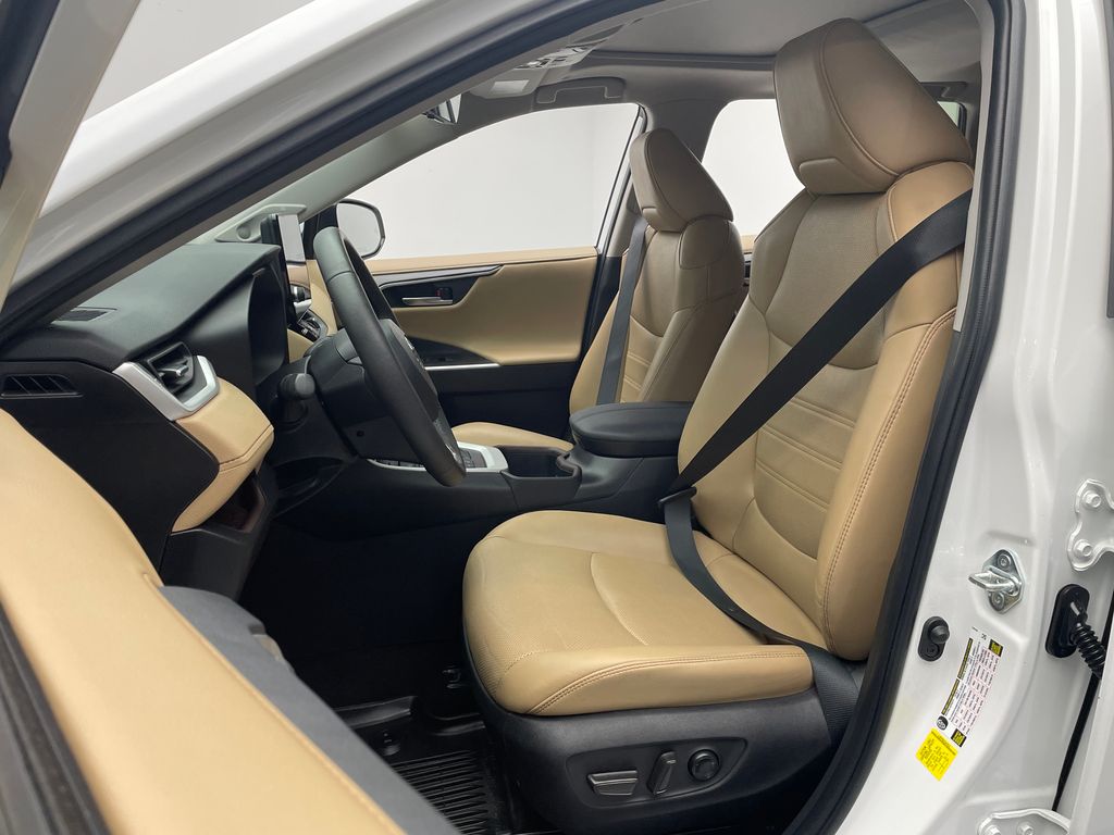 Thumbnail: 2023 Toyota RAV4 - 13