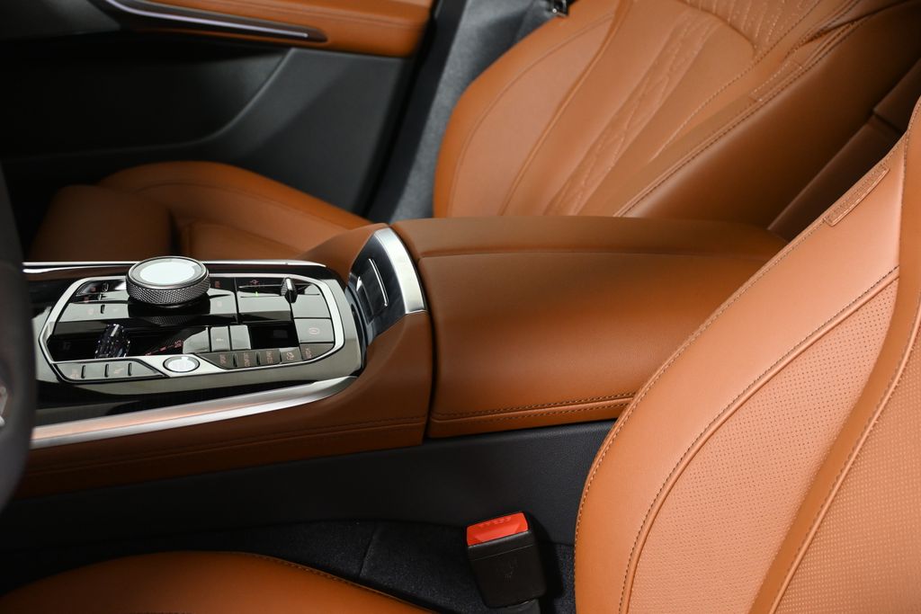 Thumbnail: 2026 BMW X7 - 25