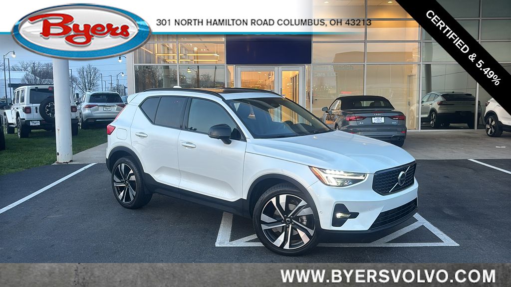 Crystal White 2023 Volvo XC40 B5 Plus Dark Theme AWD SUV / Crossover All-Wheel Drive Automatic