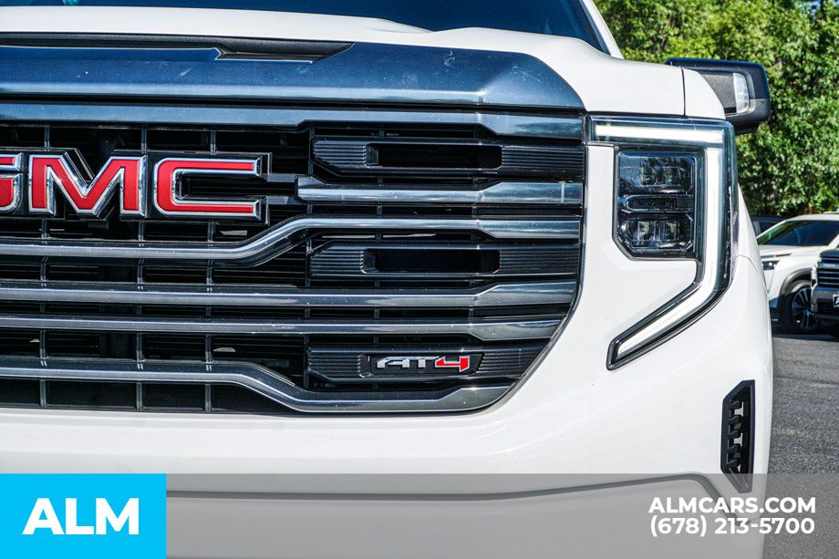 Used 2022 White GMC AT4 image 12
