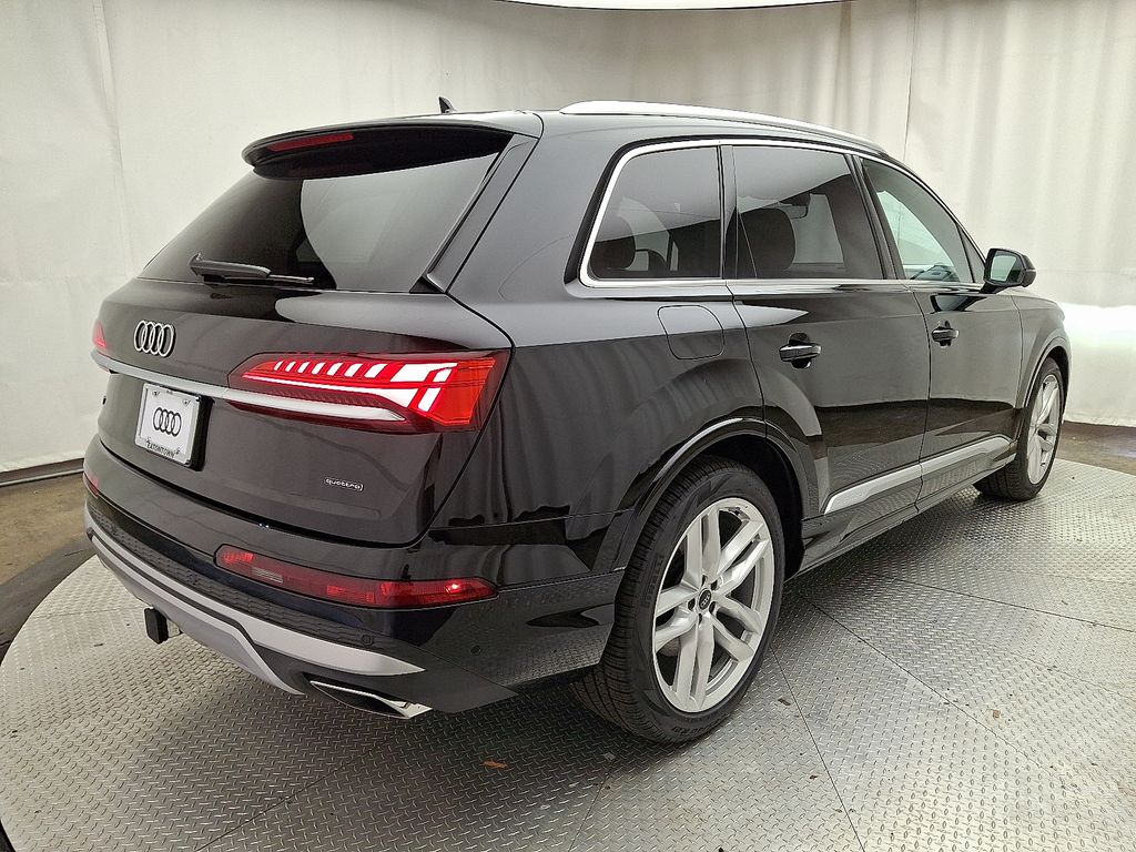 Thumbnail: 2025 Audi Q7 - 3