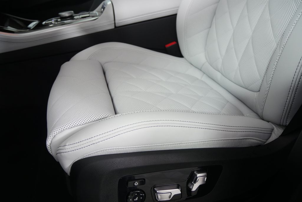 Thumbnail: 2026 BMW X5 - 9