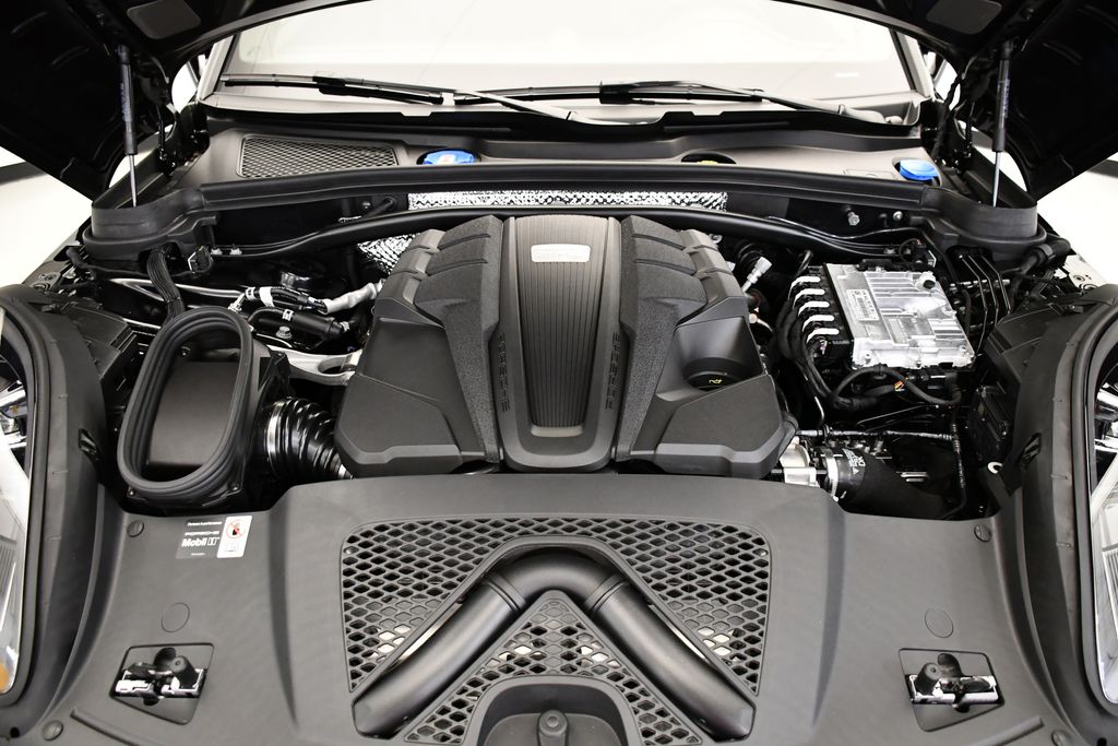 Thumbnail: 2026 Porsche Macan - 12