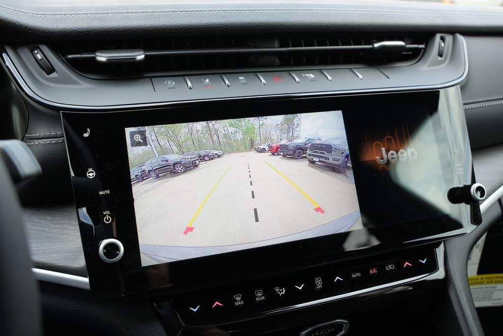 2026 Jeep Grand Cherokee Laredo - 11