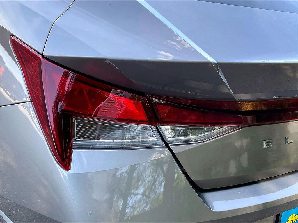 2023 Hyundai Elantra — photo 31