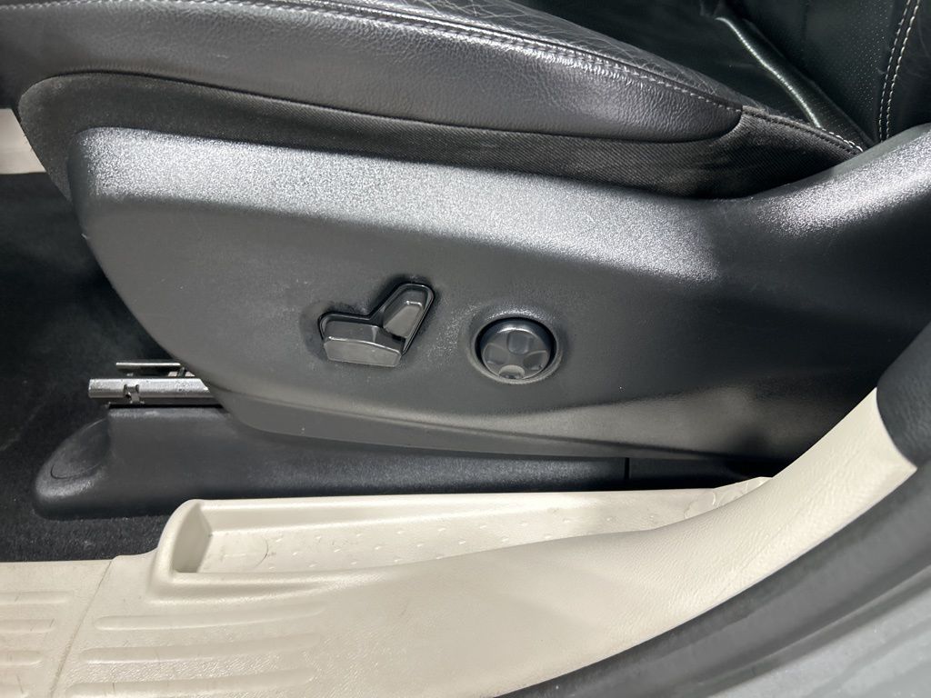 used 2022 Chrysler Pacifica car, priced at $20,996