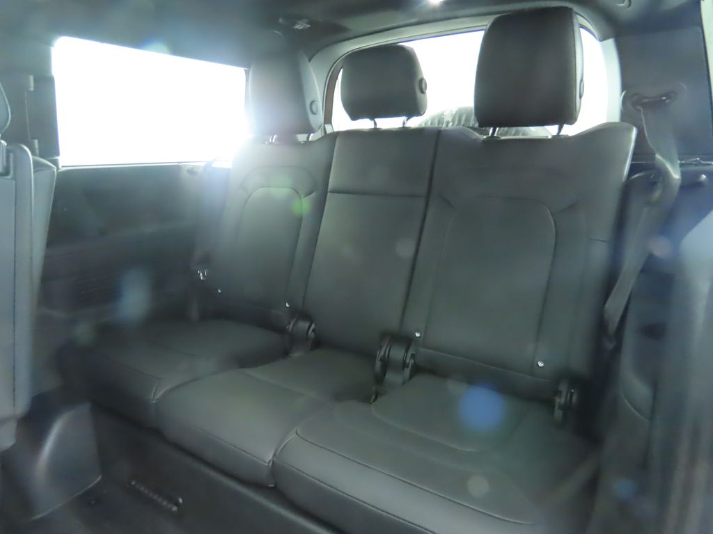 Thumbnail: 2025 Land Rover Defender - 17