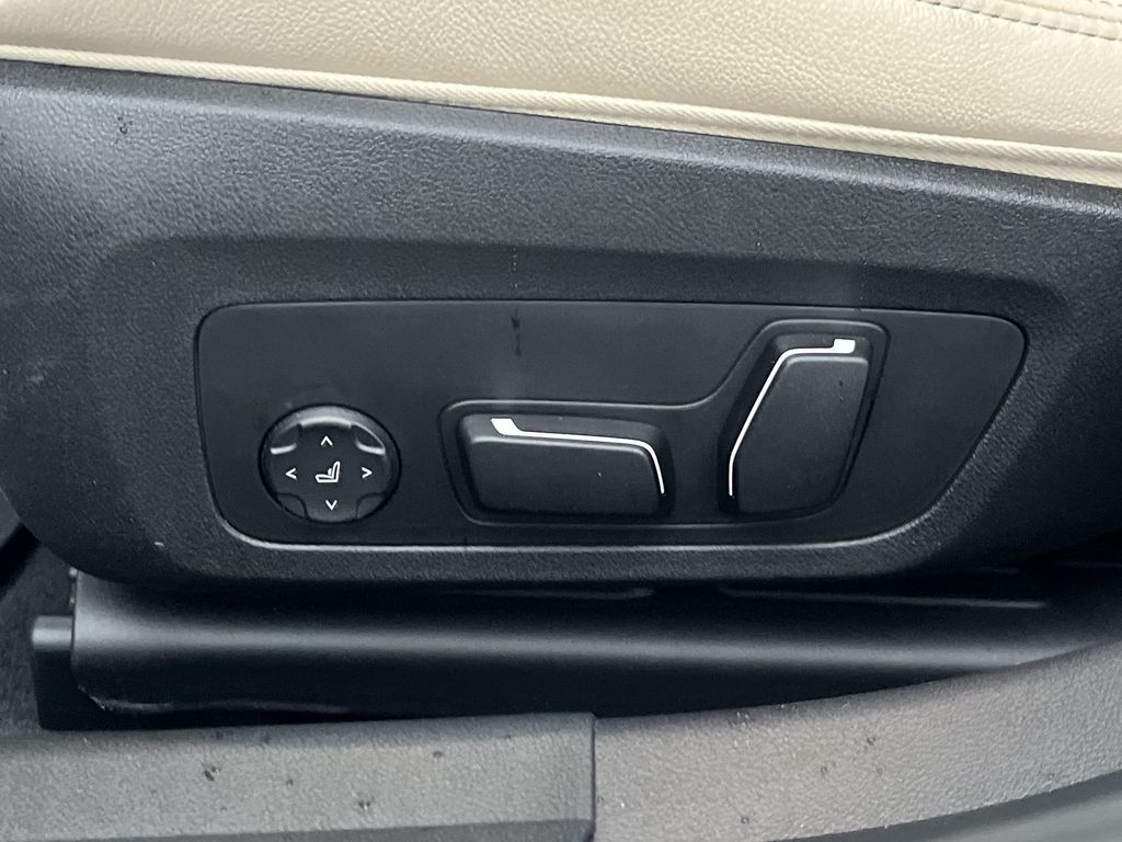 Thumbnail: 2025 BMW 3 Series - 12