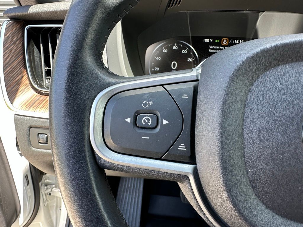Thumbnail: 2021 Volvo XC60 - 18