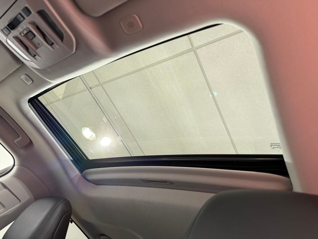 Thumbnail: 2025 Toyota Highlander - 18