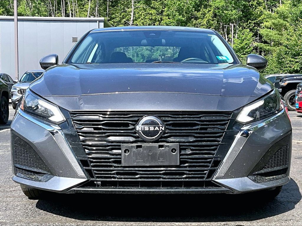 2023 Nissan Altima — photo 2