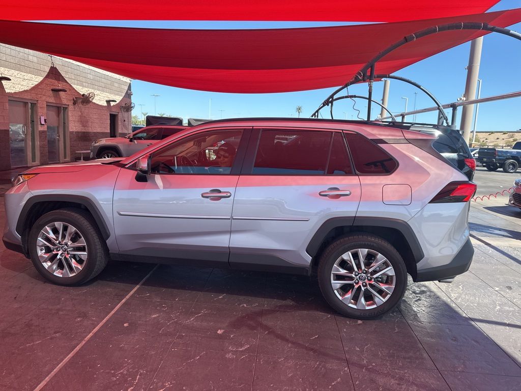Thumbnail: 2019 Toyota RAV4 - 8
