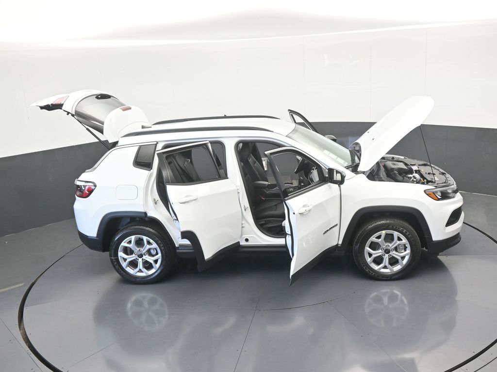 New 2026 Bright White Clearcoat Jeep Latitude image 62