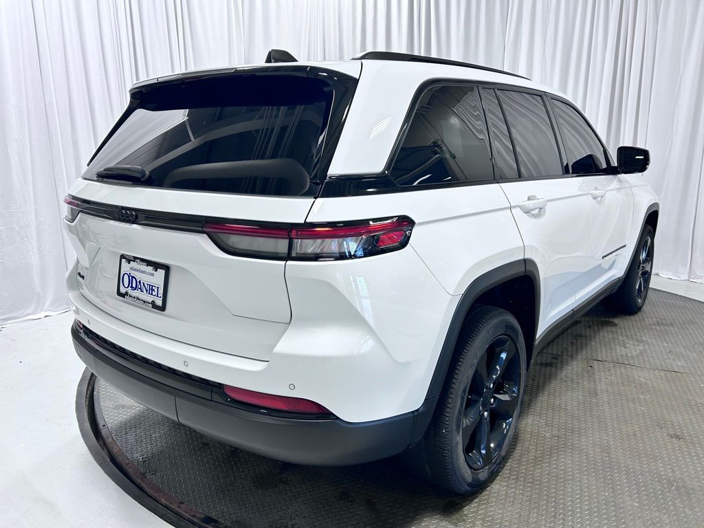 used 2023 Jeep Grand Cherokee car, priced at $32,990