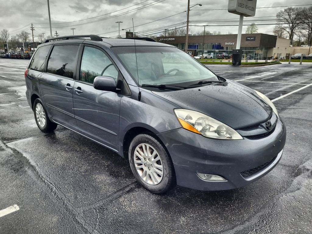 2010 Toyota Sienna XLE 2