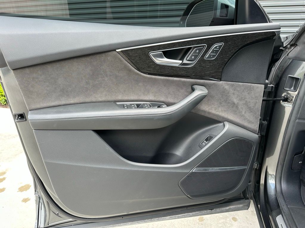 Thumbnail: 2019 Audi Q8 - 13