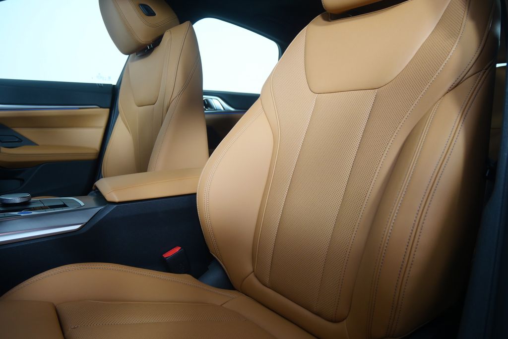 Thumbnail: 2026 BMW i4 - 10