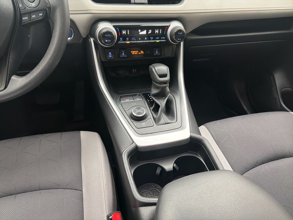 Thumbnail: 2019 Toyota RAV4 - 17