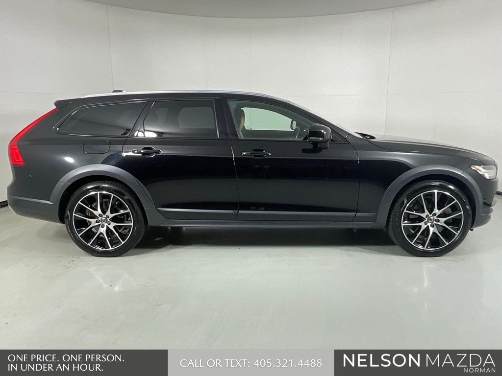 Used 2018 Black Volvo T6 AWD image 5