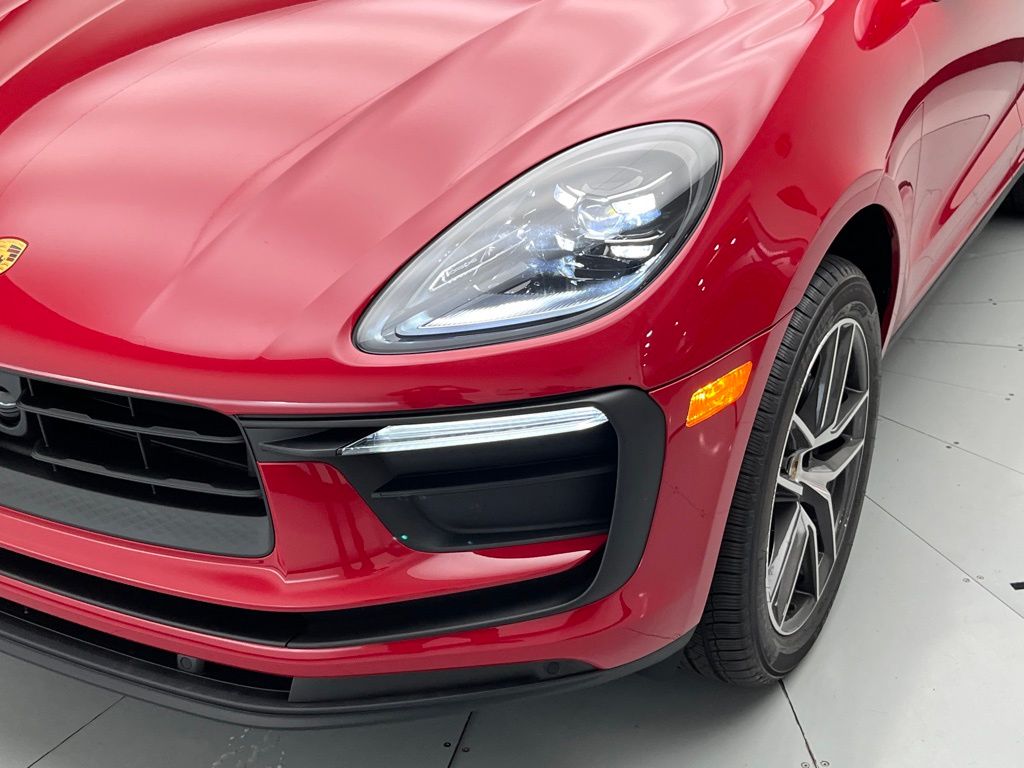 Thumbnail: 2025 Porsche Macan - 30