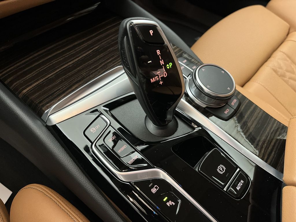 Thumbnail: 2022 BMW 5 Series - 20