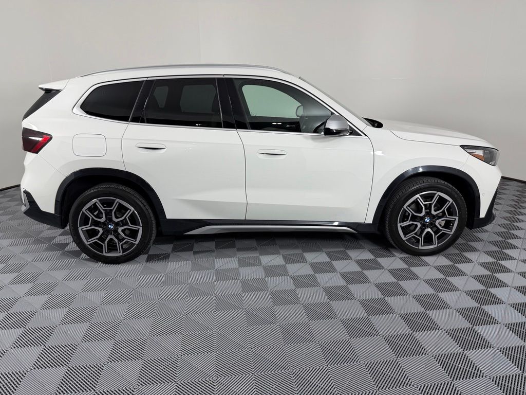 Thumbnail: 2023 BMW X1 - 11