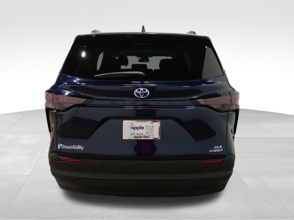 2024 Toyota Sienna XLE