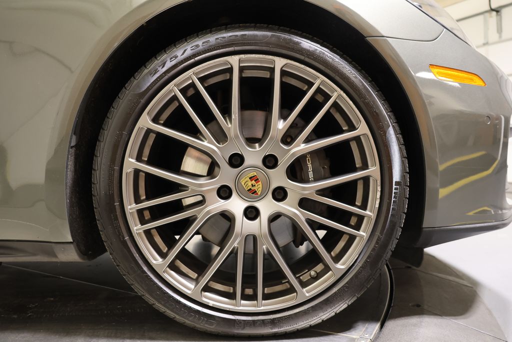 Thumbnail: 2022 Porsche Panamera - 12