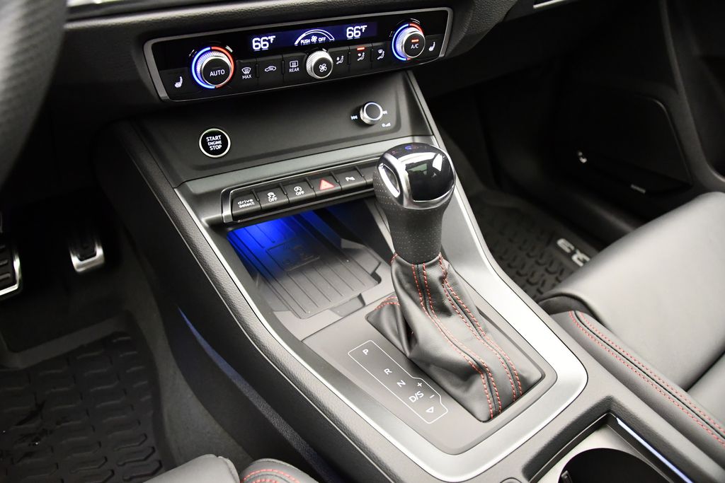 Thumbnail: 2025 Audi Q3 - 32