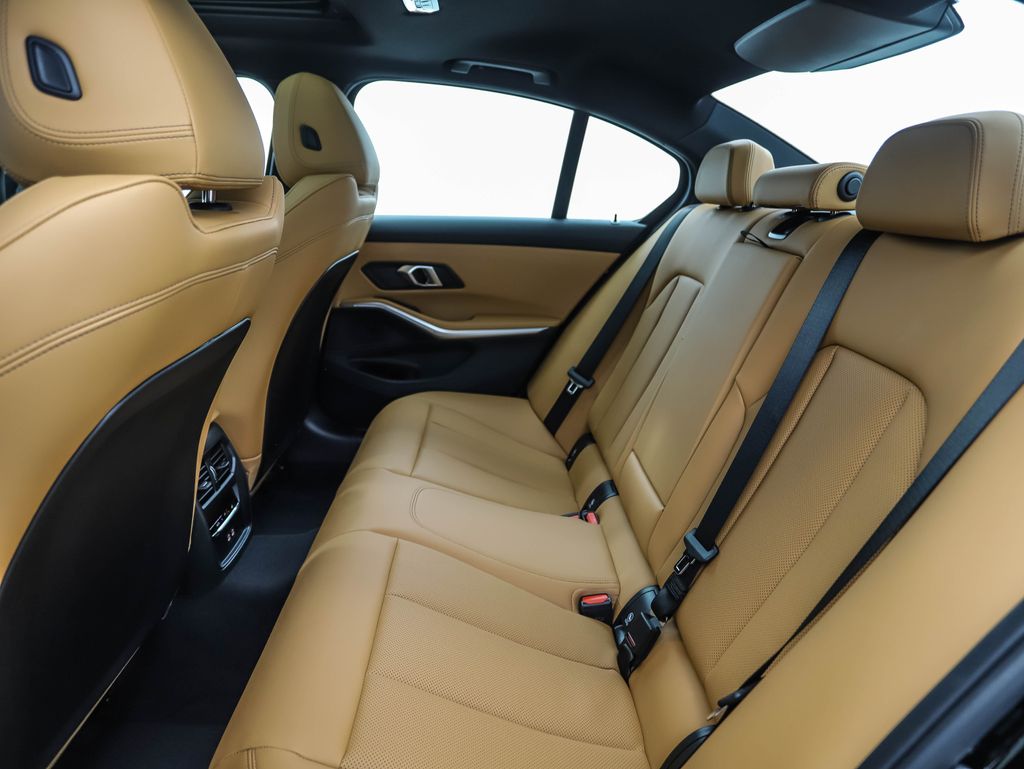 Thumbnail: 2025 BMW 3 Series - 21