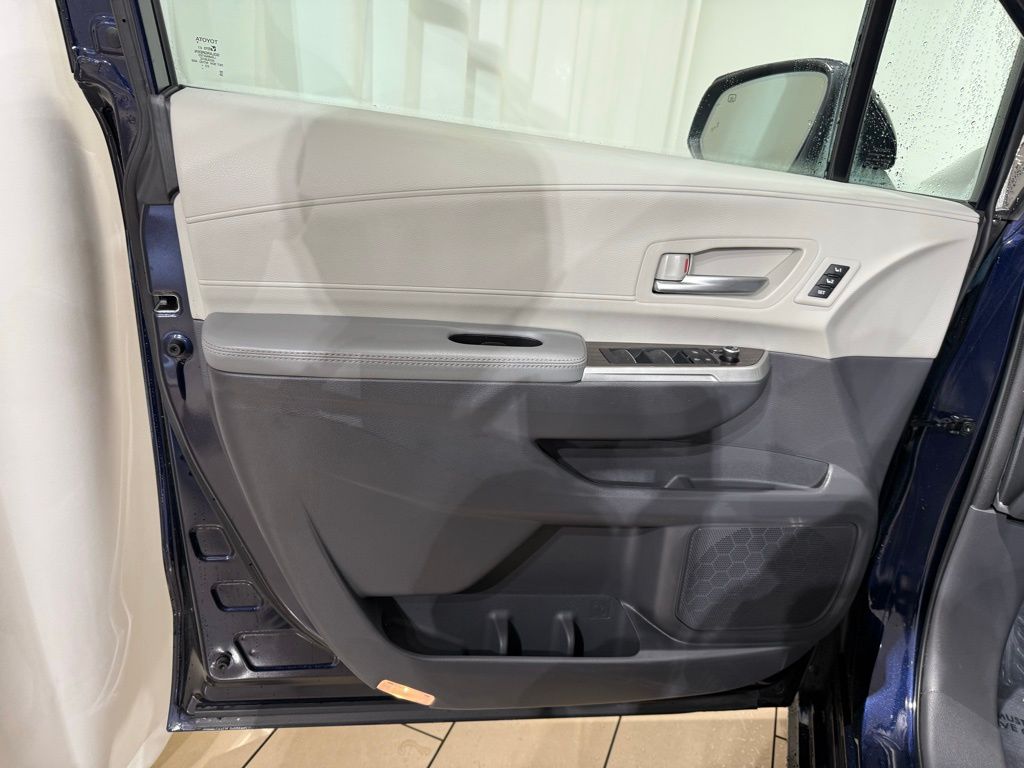 Thumbnail: 2024 Toyota Sienna - 15