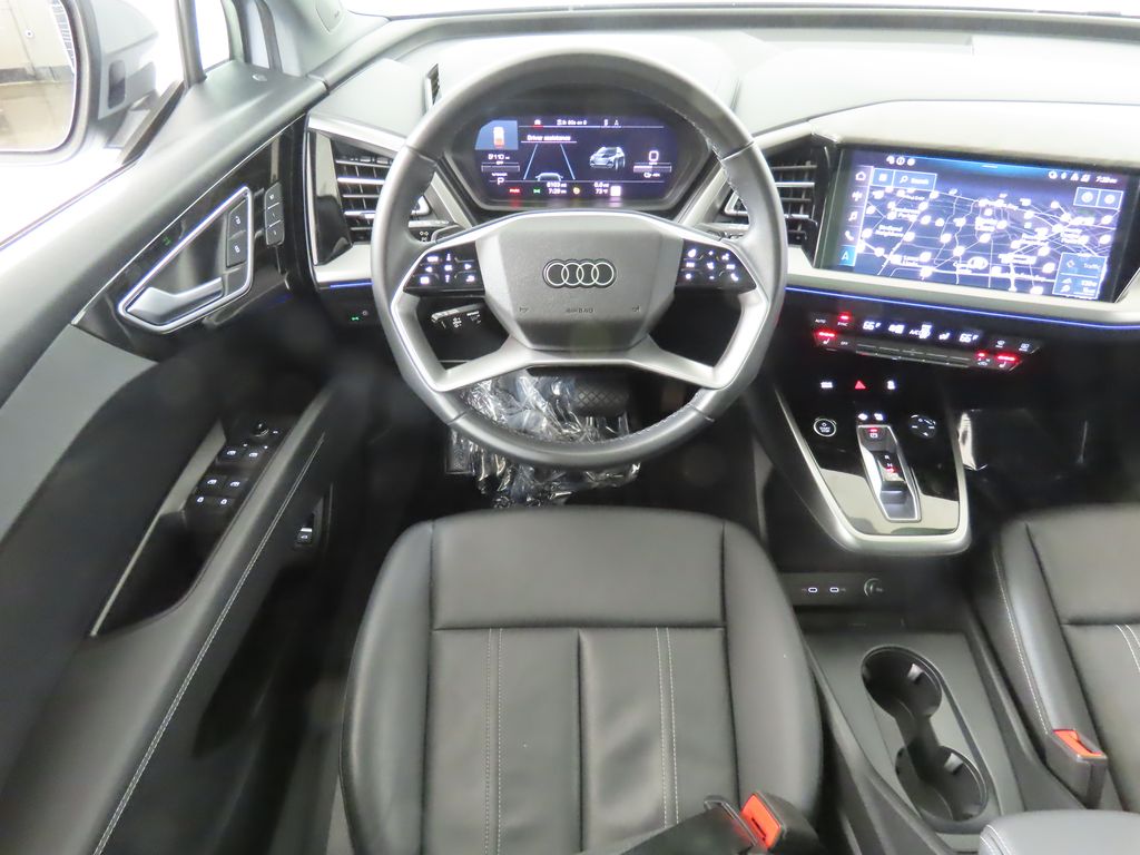 Thumbnail: 2023 Audi Q4 e-tron - 11