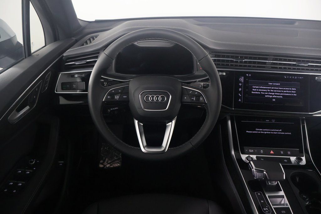 2025 Audi Q7  3