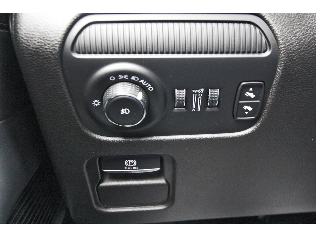 2023 Jeep Grand Wagoneer Base White at River Oaks CDJR