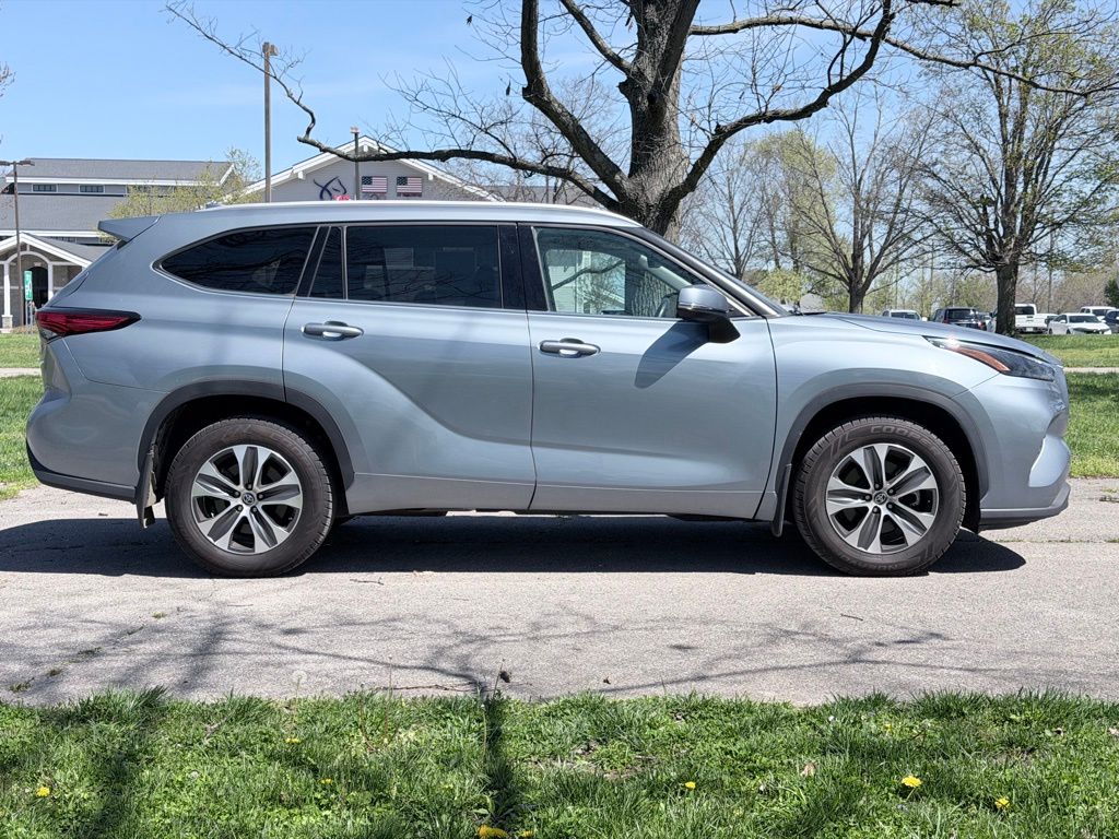 2022 Toyota Highlander XLE - Photo 39