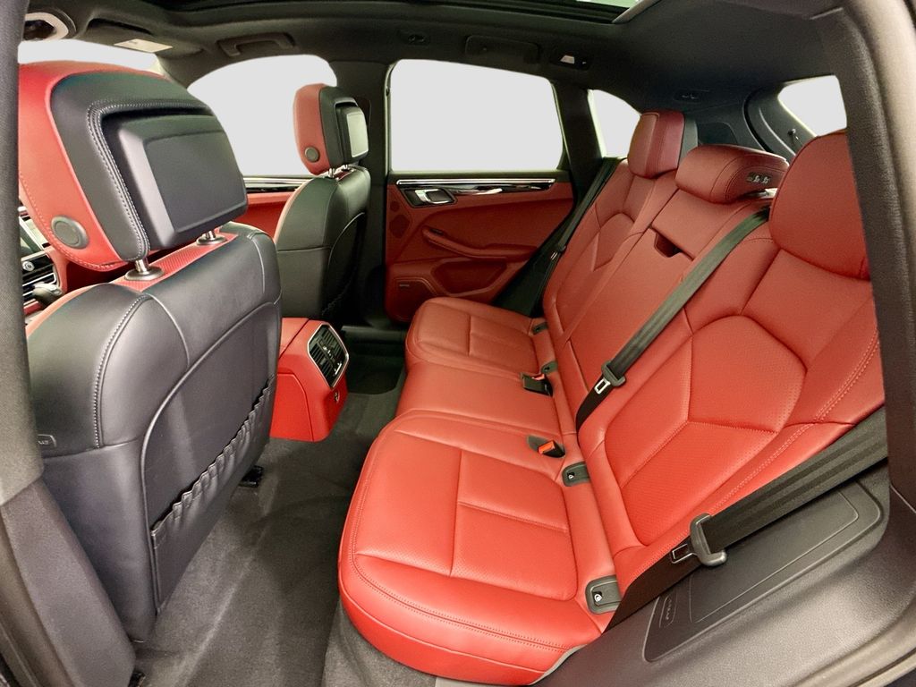 Thumbnail: 2026 Porsche Macan - 19