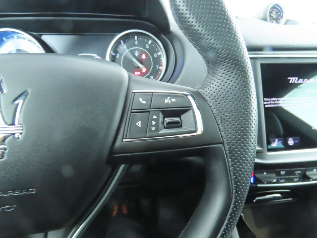 Thumbnail: 2021 Maserati Levante - 12